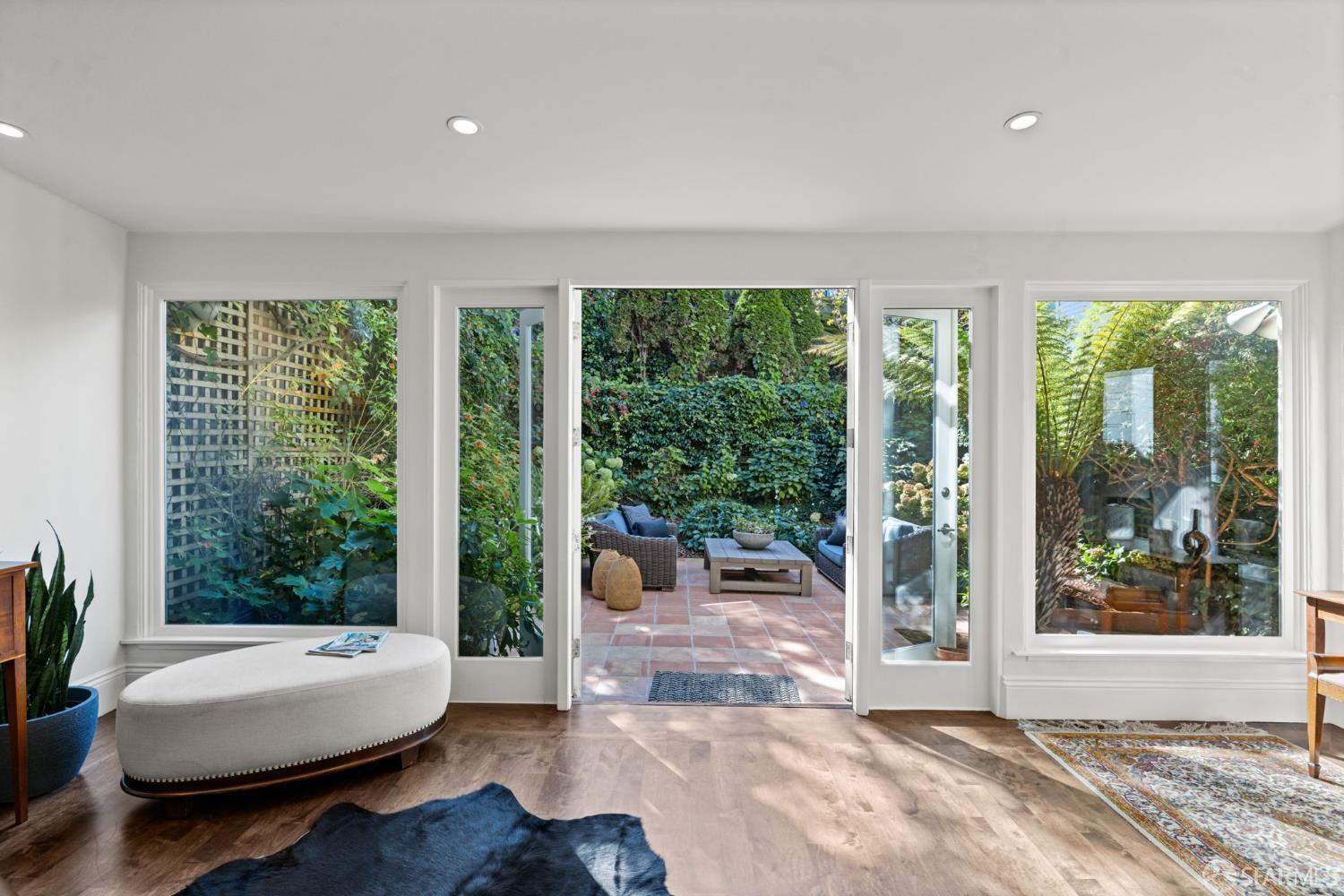 Detail Gallery Image 21 of 73 For 2341 Leavenworth St, San Francisco,  CA 94133 - 4 Beds | 4 Baths