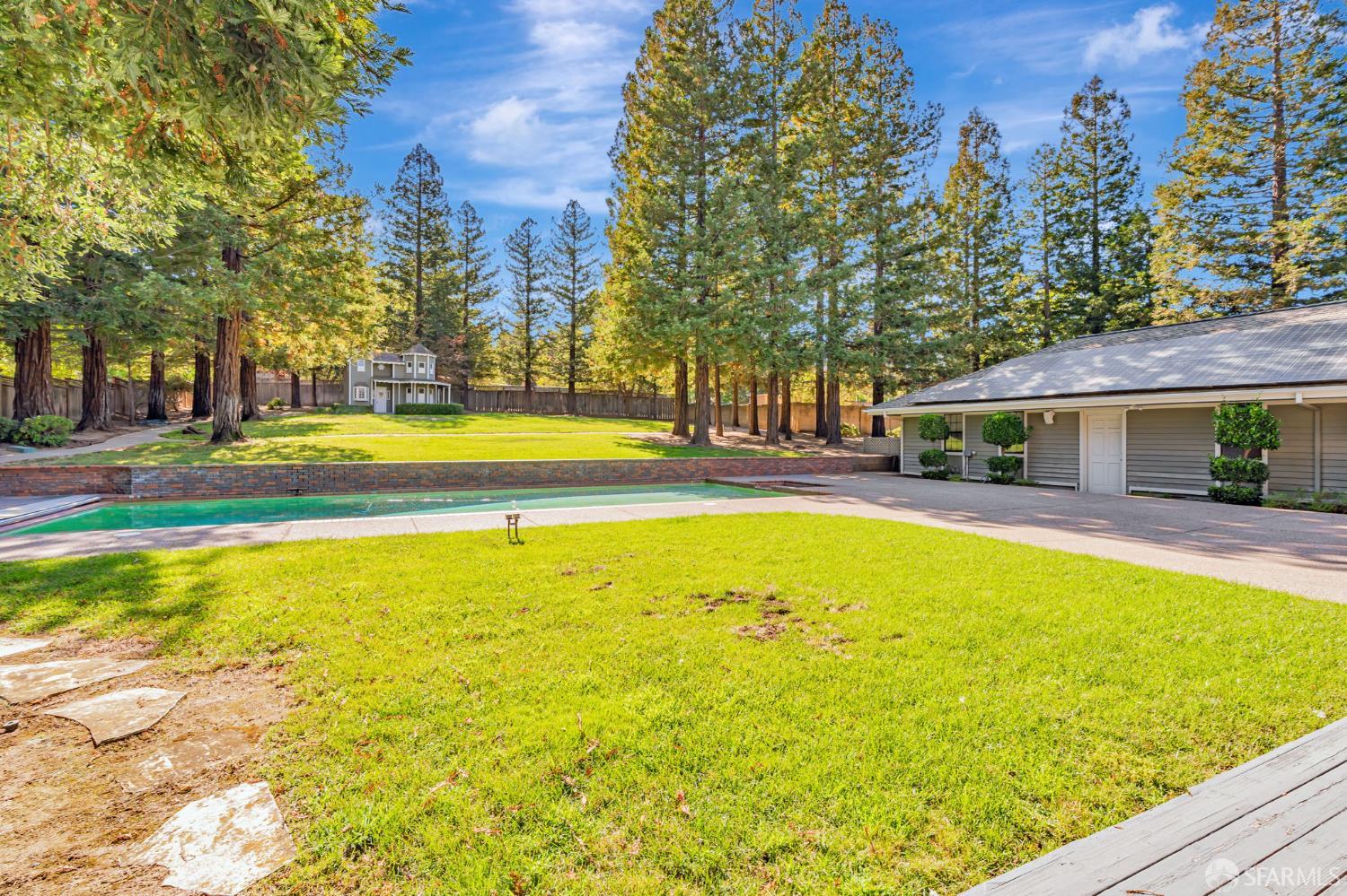 Detail Gallery Image 9 of 79 For 165 Pine Creek Rd, Walnut Creek,  CA 94598 - 4 Beds | 3/1 Baths