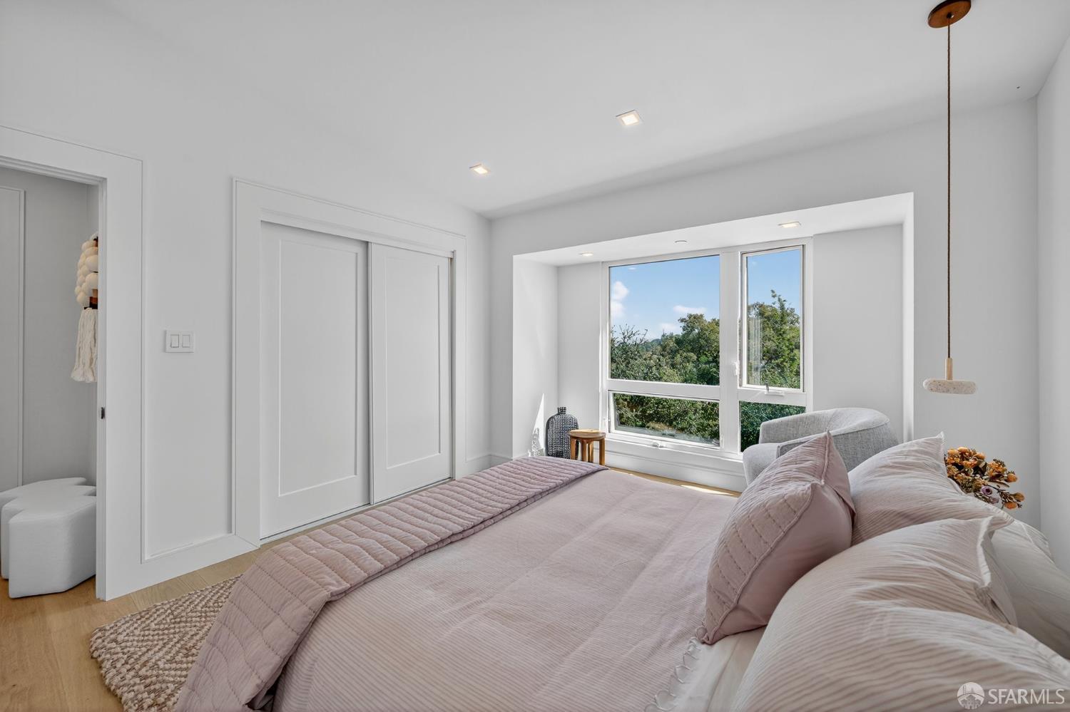 Detail Gallery Image 15 of 31 For 205 Crestview Dr, Orinda,  CA 94563 - 6 Beds | 6/1 Baths