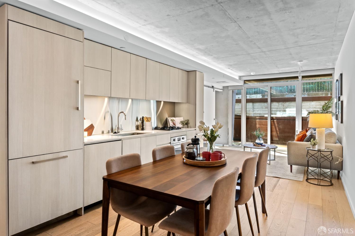 Photo #3: 425059640 Listing: Photo #3