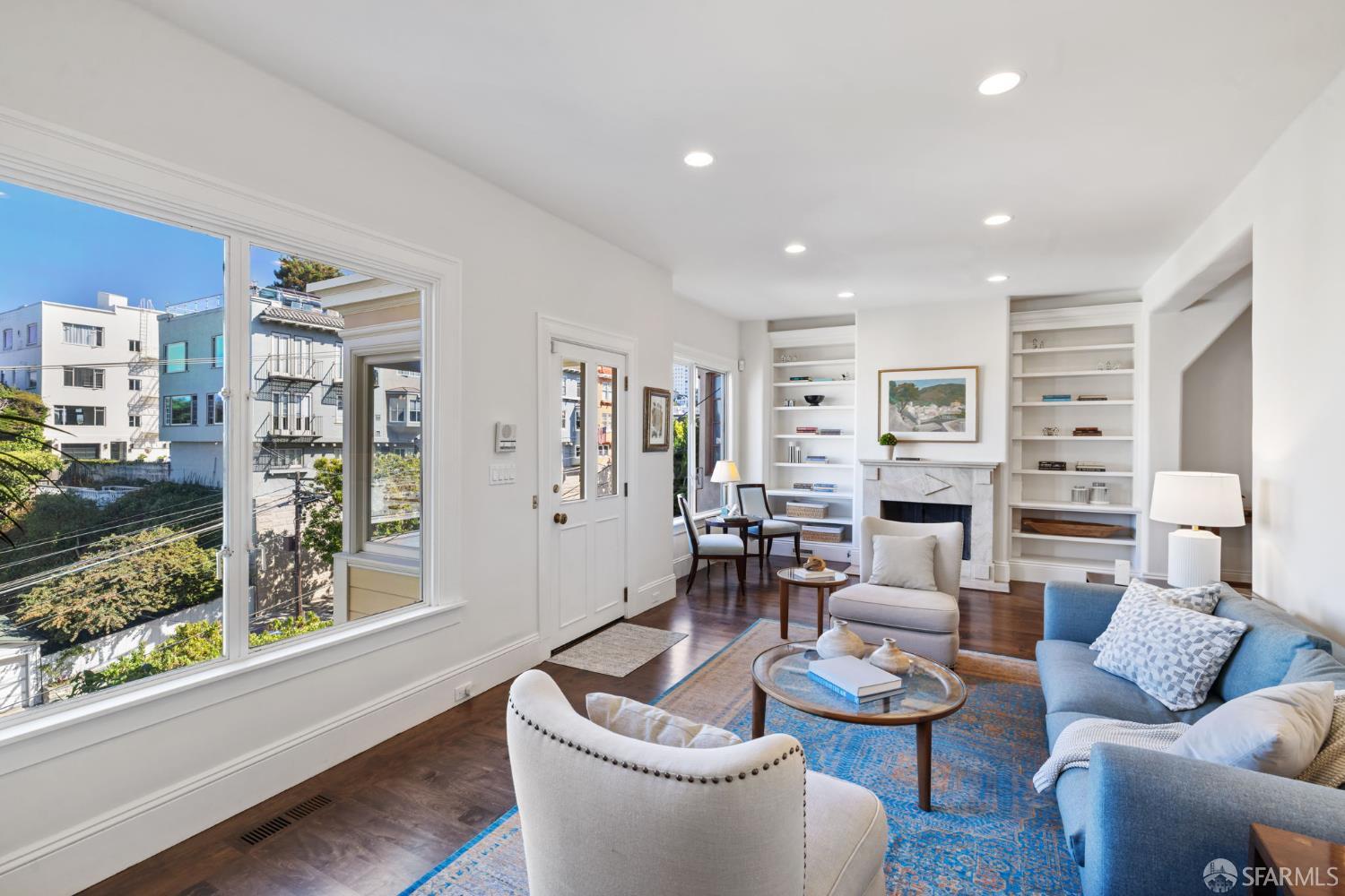 Detail Gallery Image 8 of 73 For 2341 Leavenworth St, San Francisco,  CA 94133 - 4 Beds | 4 Baths