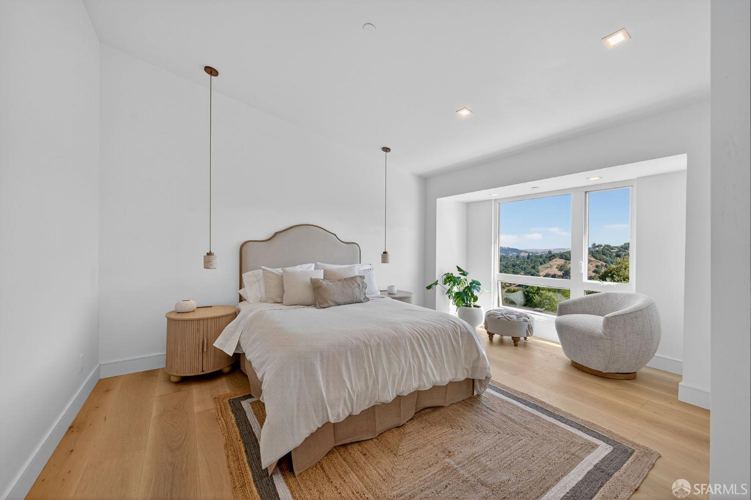 Detail Gallery Image 17 of 31 For 205 Crestview Dr, Orinda,  CA 94563 - 6 Beds | 6/1 Baths