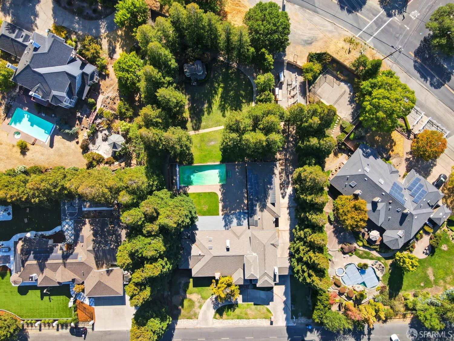 Detail Gallery Image 5 of 79 For 165 Pine Creek Rd, Walnut Creek,  CA 94598 - 4 Beds | 3/1 Baths