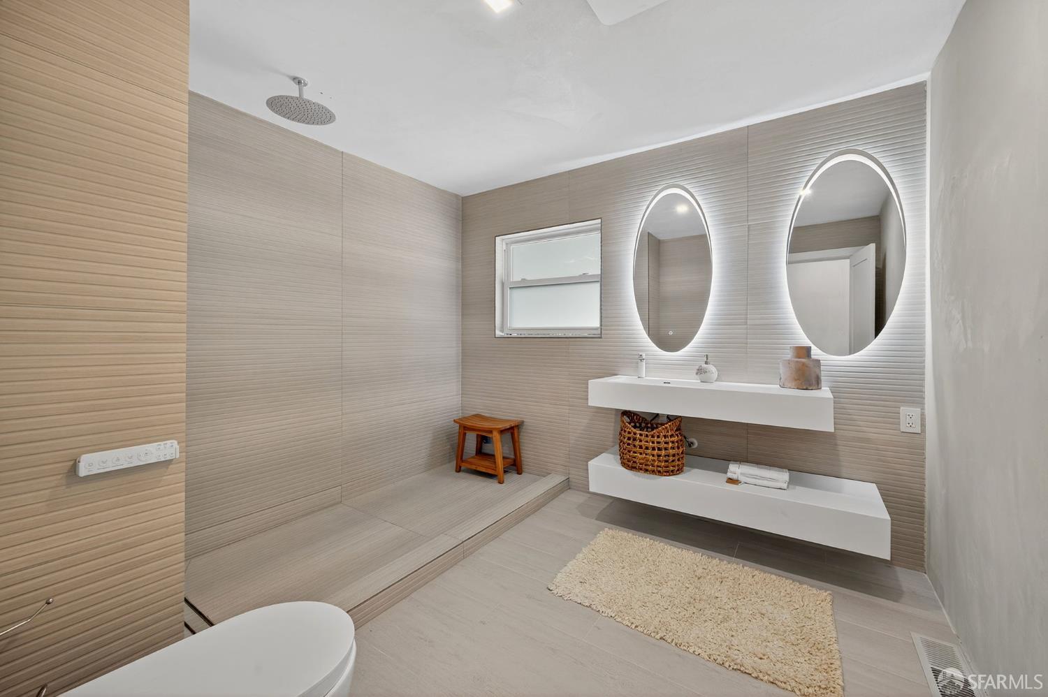 Detail Gallery Image 16 of 31 For 205 Crestview Dr, Orinda,  CA 94563 - 6 Beds | 6/1 Baths