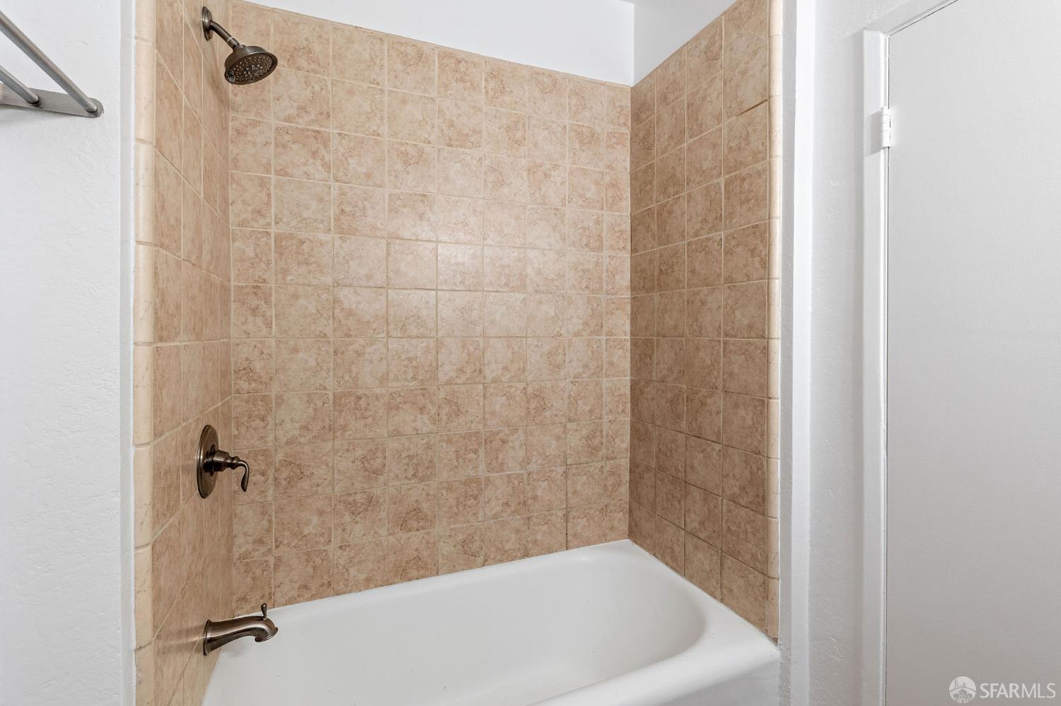 Detail Gallery Image 15 of 26 For 902 40th St, Oakland,  CA 94608 - 2 Beds | 1 Baths