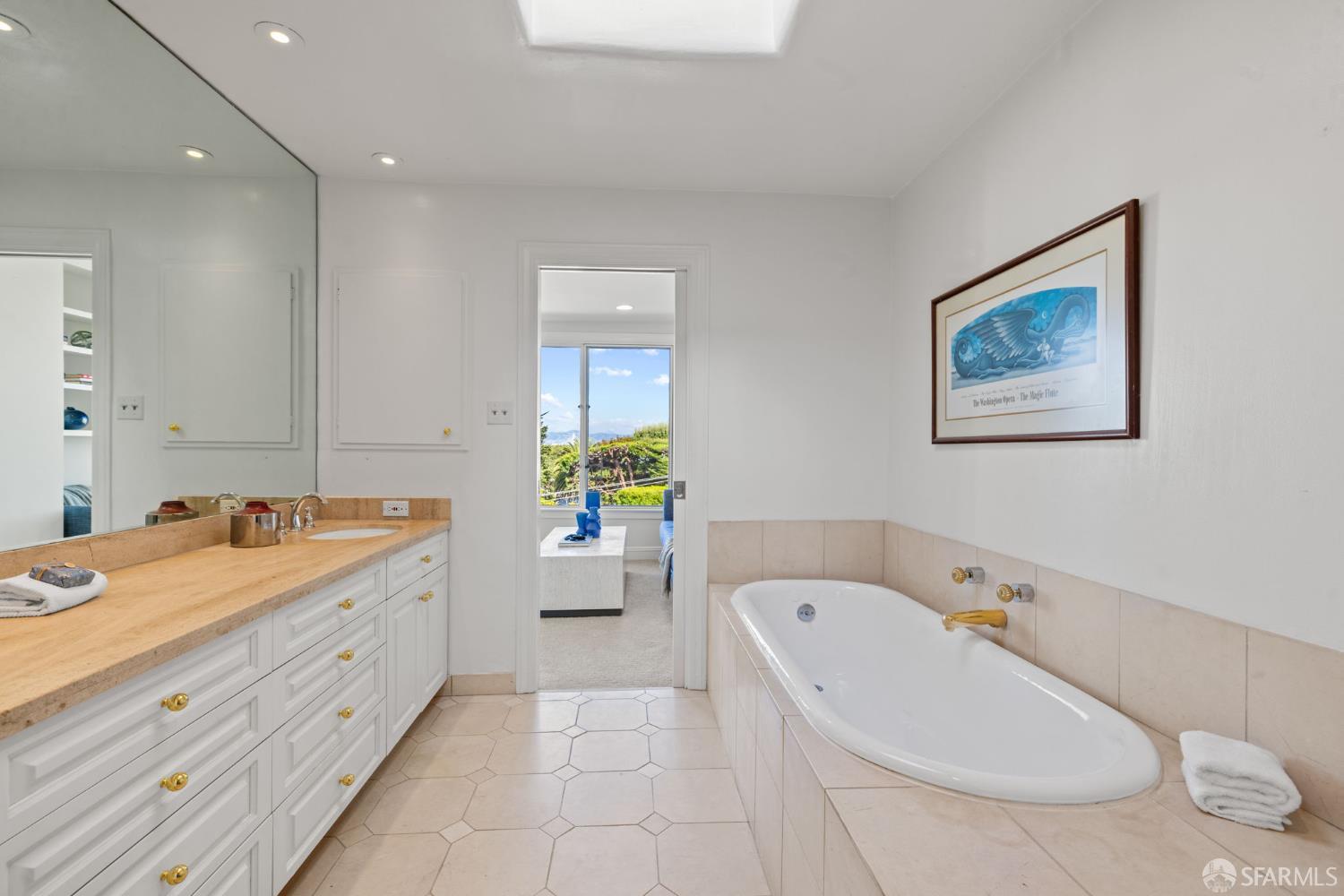 Detail Gallery Image 45 of 73 For 2341 Leavenworth St, San Francisco,  CA 94133 - 4 Beds | 4 Baths