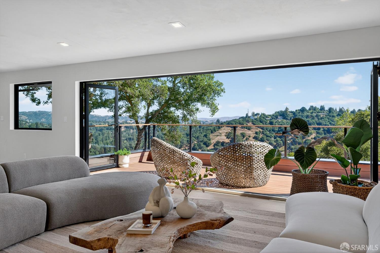 Detail Gallery Image 5 of 31 For 205 Crestview Dr, Orinda,  CA 94563 - 6 Beds | 6/1 Baths