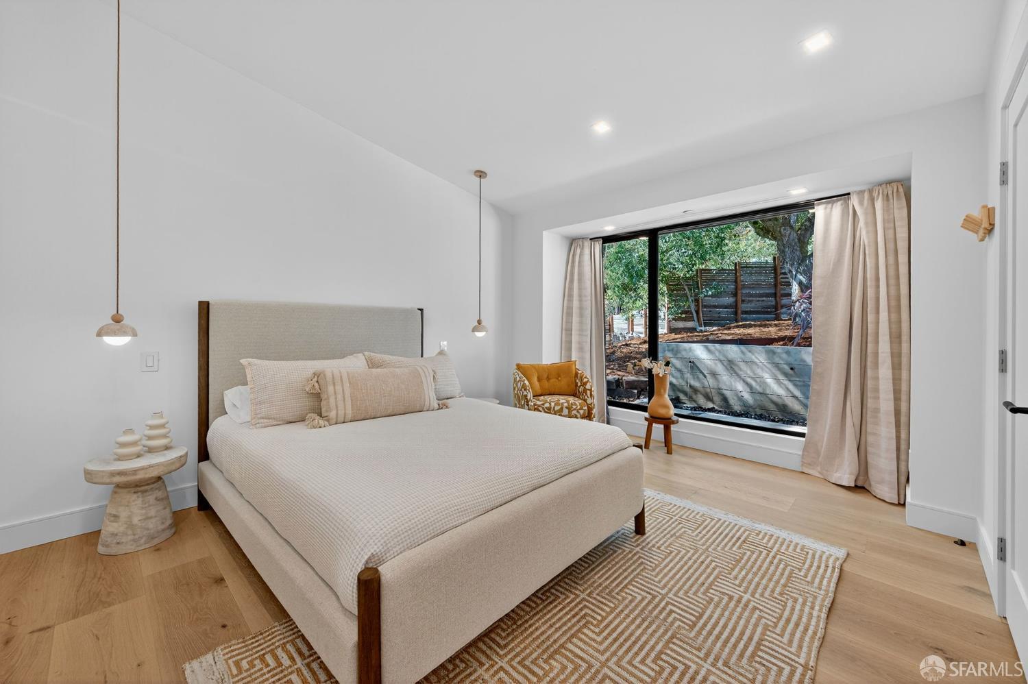 Detail Gallery Image 14 of 31 For 205 Crestview Dr, Orinda,  CA 94563 - 6 Beds | 6/1 Baths