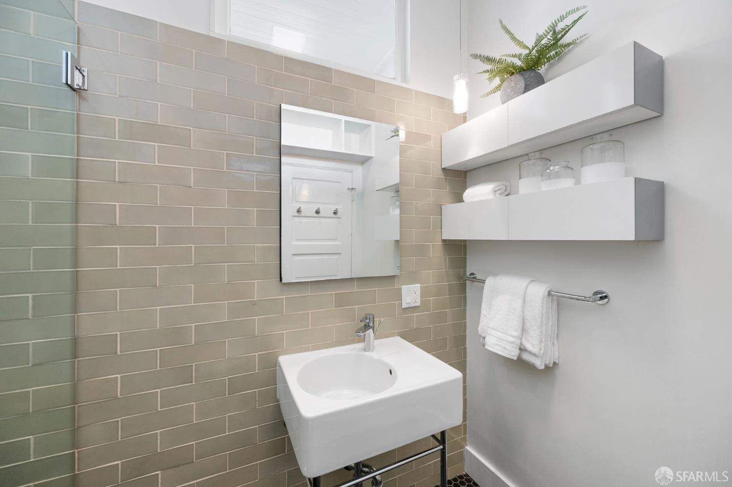 Photo #19: 425067755 Listing: Photo #19