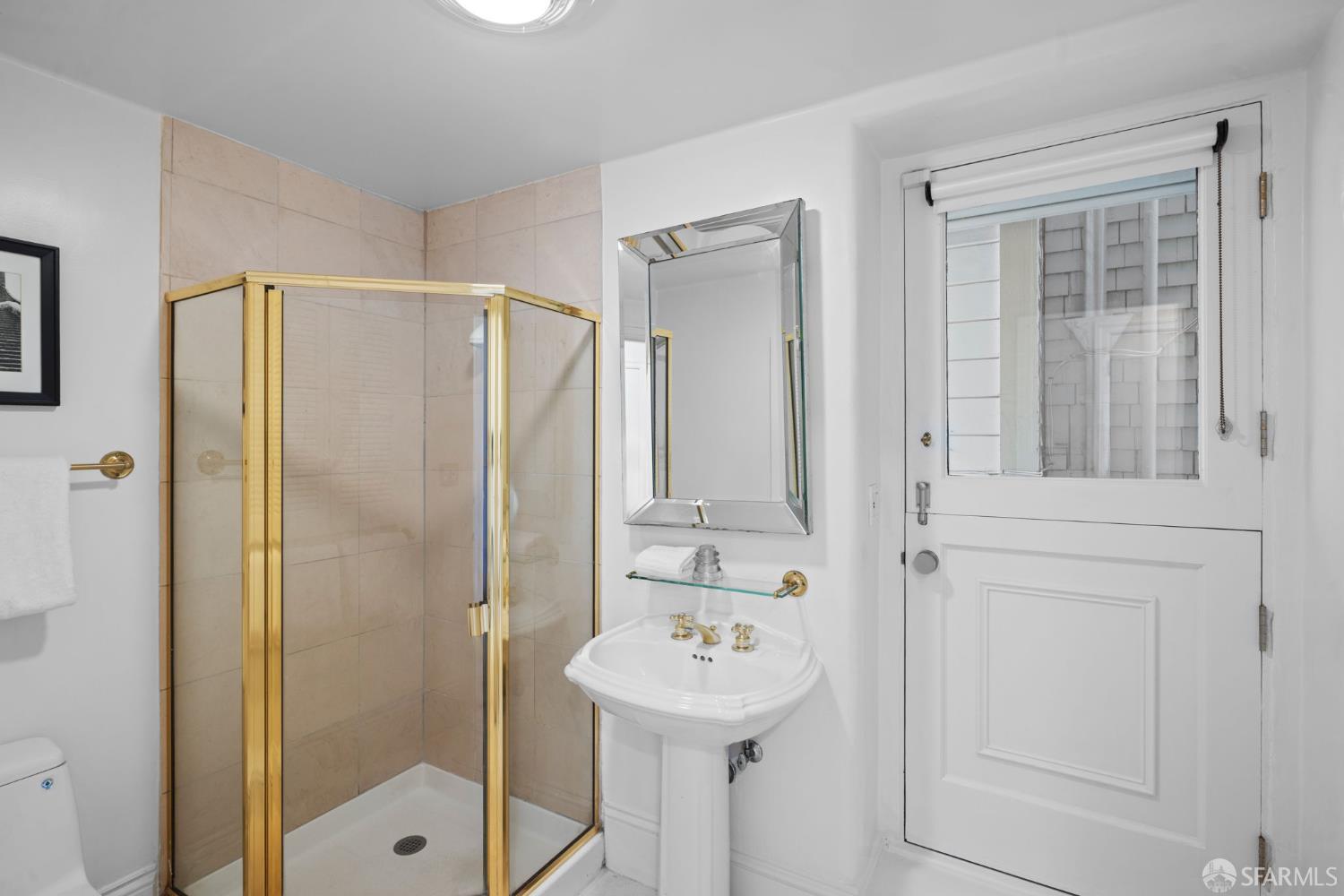 Detail Gallery Image 58 of 73 For 2341 Leavenworth St, San Francisco,  CA 94133 - 4 Beds | 4 Baths