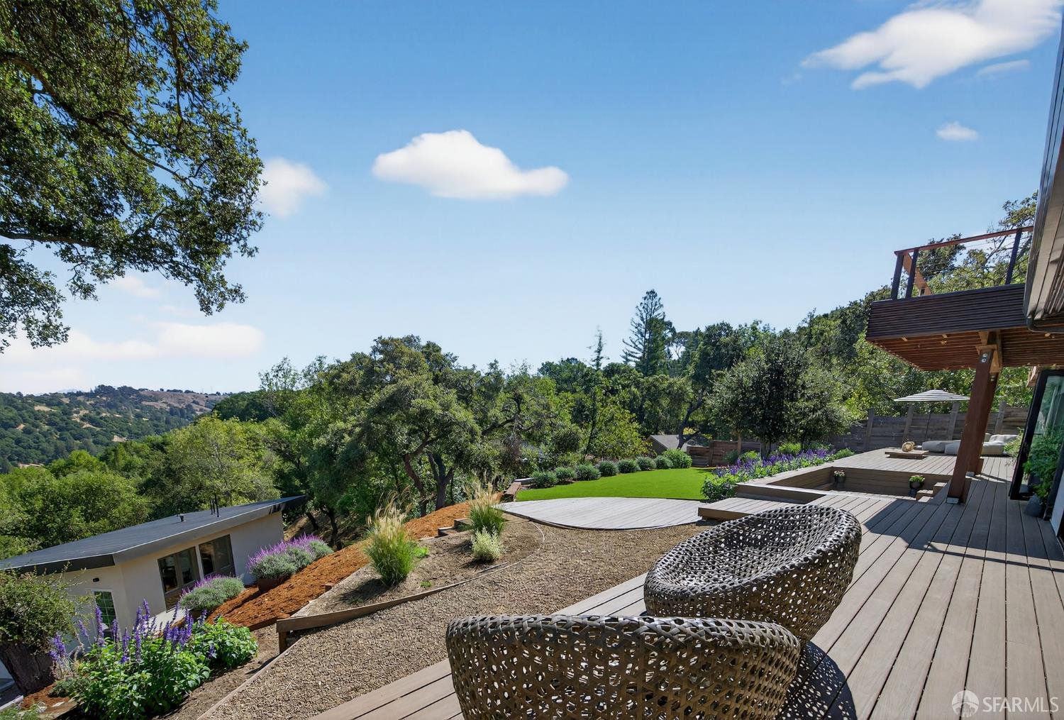 Detail Gallery Image 20 of 31 For 205 Crestview Dr, Orinda,  CA 94563 - 6 Beds | 6/1 Baths