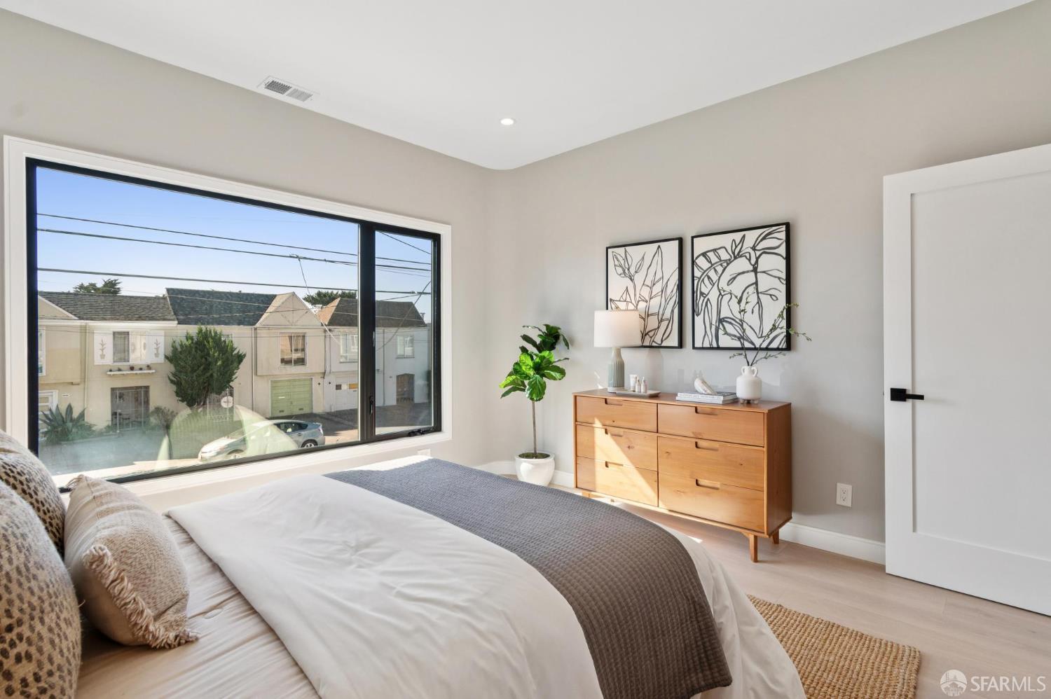 Detail Gallery Image 69 of 99 For 2042 23rd Ave, San Francisco,  CA 94116 - 3 Beds | 3/1 Baths