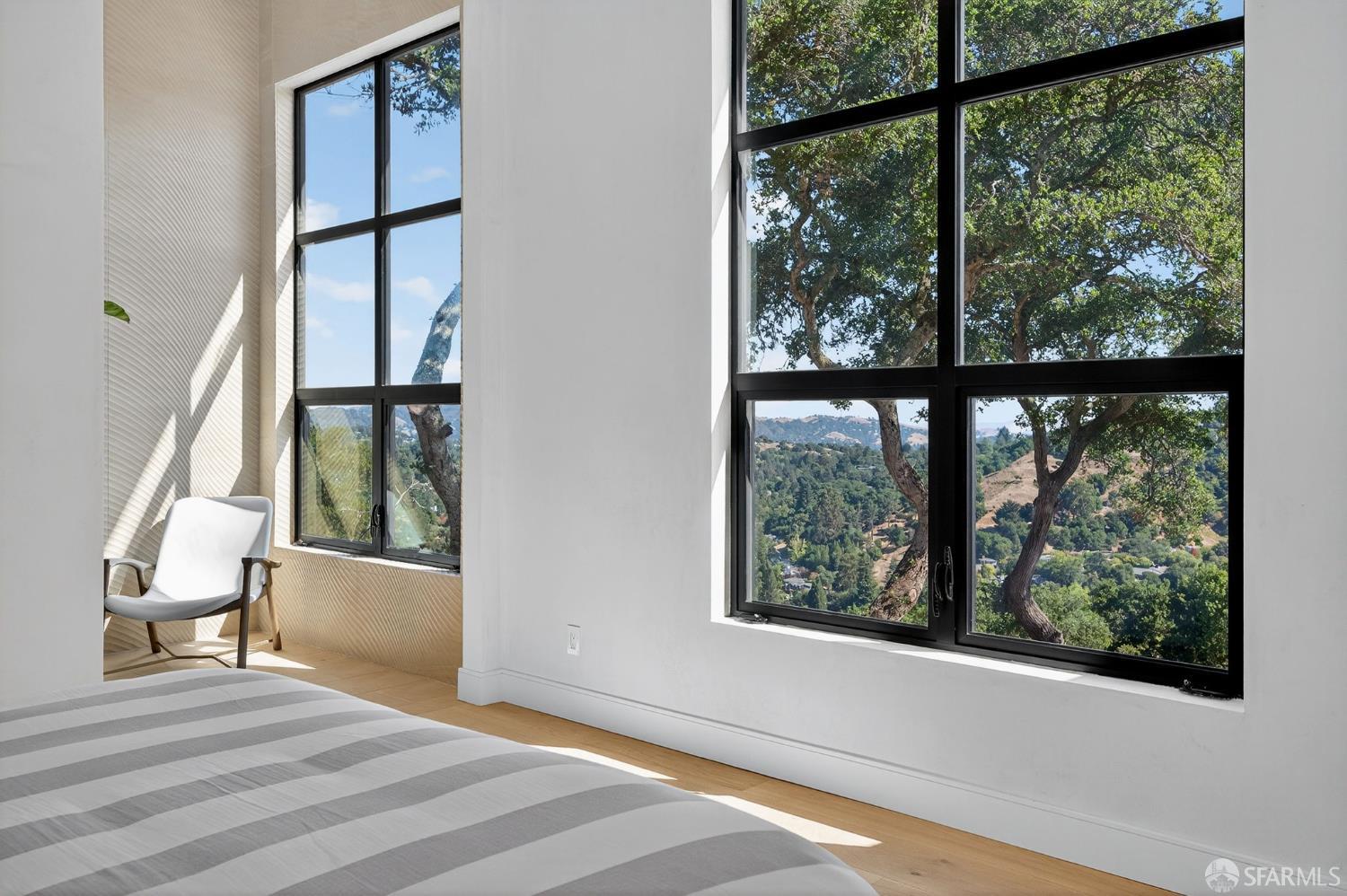 Detail Gallery Image 11 of 31 For 205 Crestview Dr, Orinda,  CA 94563 - 6 Beds | 6/1 Baths