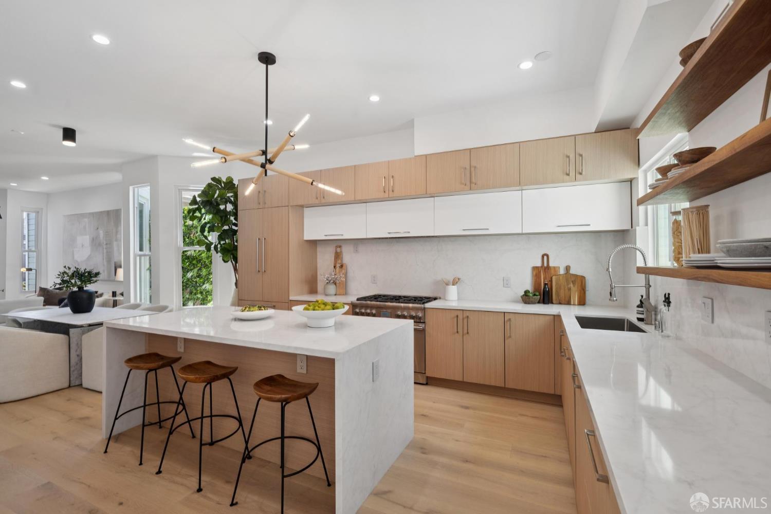 Photo #6: 425075974 Listing: Photo #6