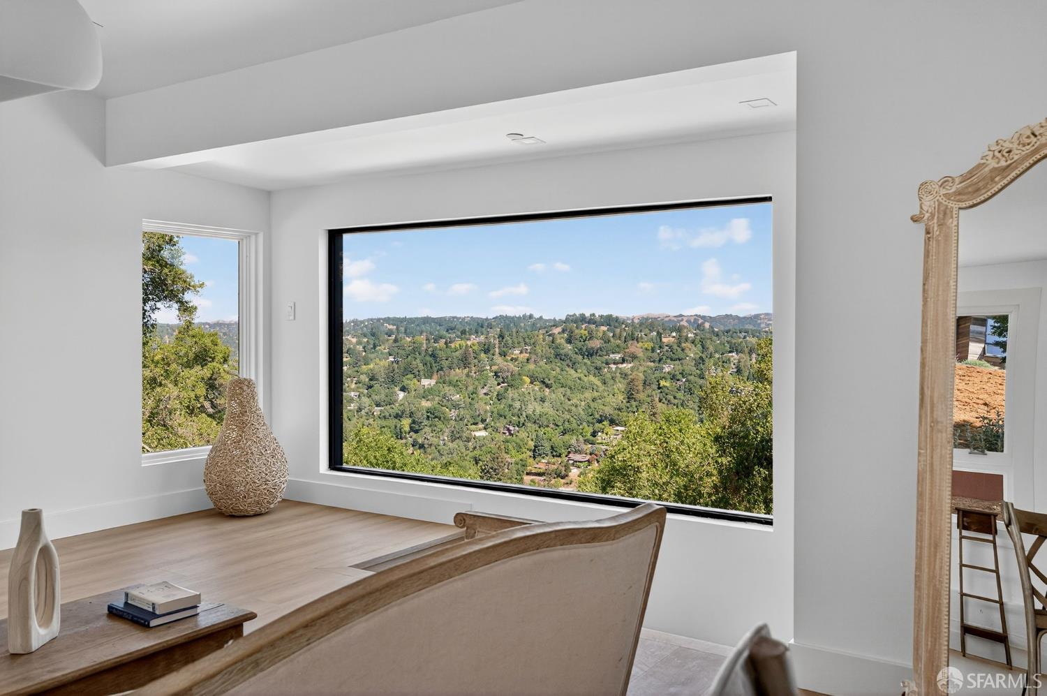 Detail Gallery Image 26 of 31 For 205 Crestview Dr, Orinda,  CA 94563 - 6 Beds | 6/1 Baths