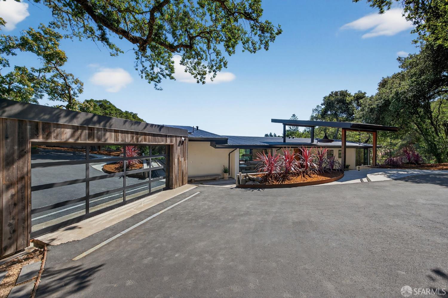 Detail Gallery Image 29 of 31 For 205 Crestview Dr, Orinda,  CA 94563 - 6 Beds | 6/1 Baths