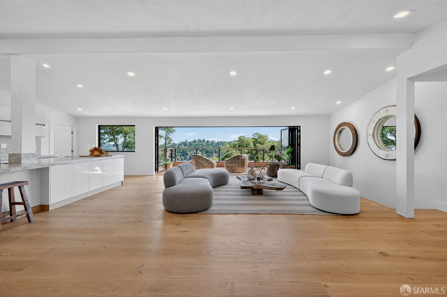 Detail Gallery Image 4 of 31 For 205 Crestview Dr, Orinda,  CA 94563 - 6 Beds | 6/1 Baths