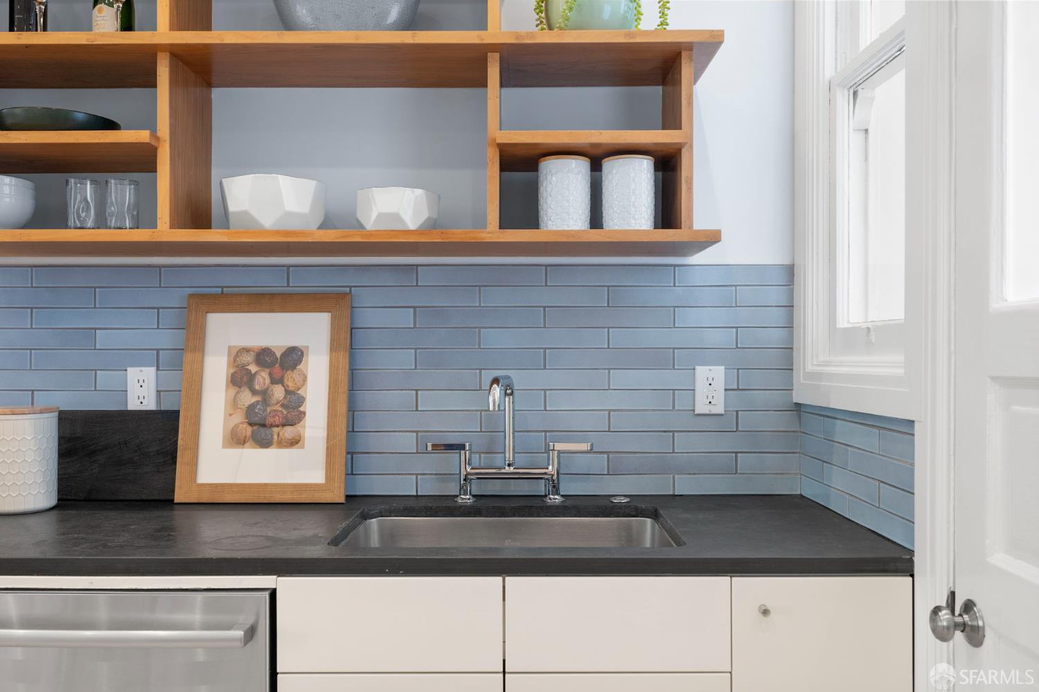 Photo #4: 425067755 Listing: Photo #4