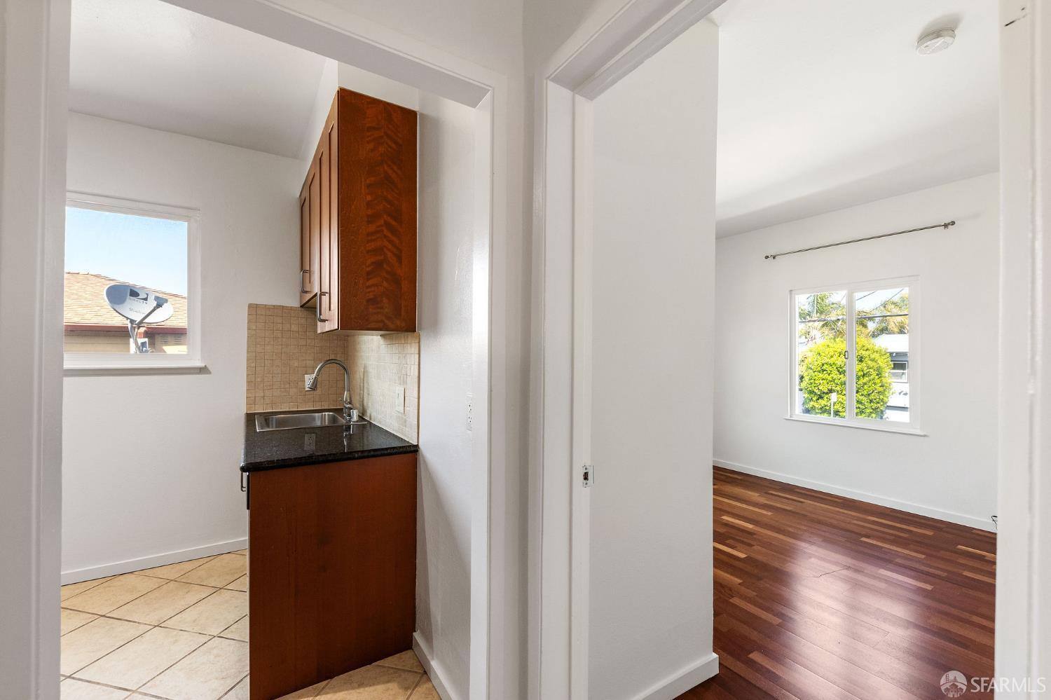 Detail Gallery Image 16 of 26 For 902 40th St, Oakland,  CA 94608 - 2 Beds | 1 Baths