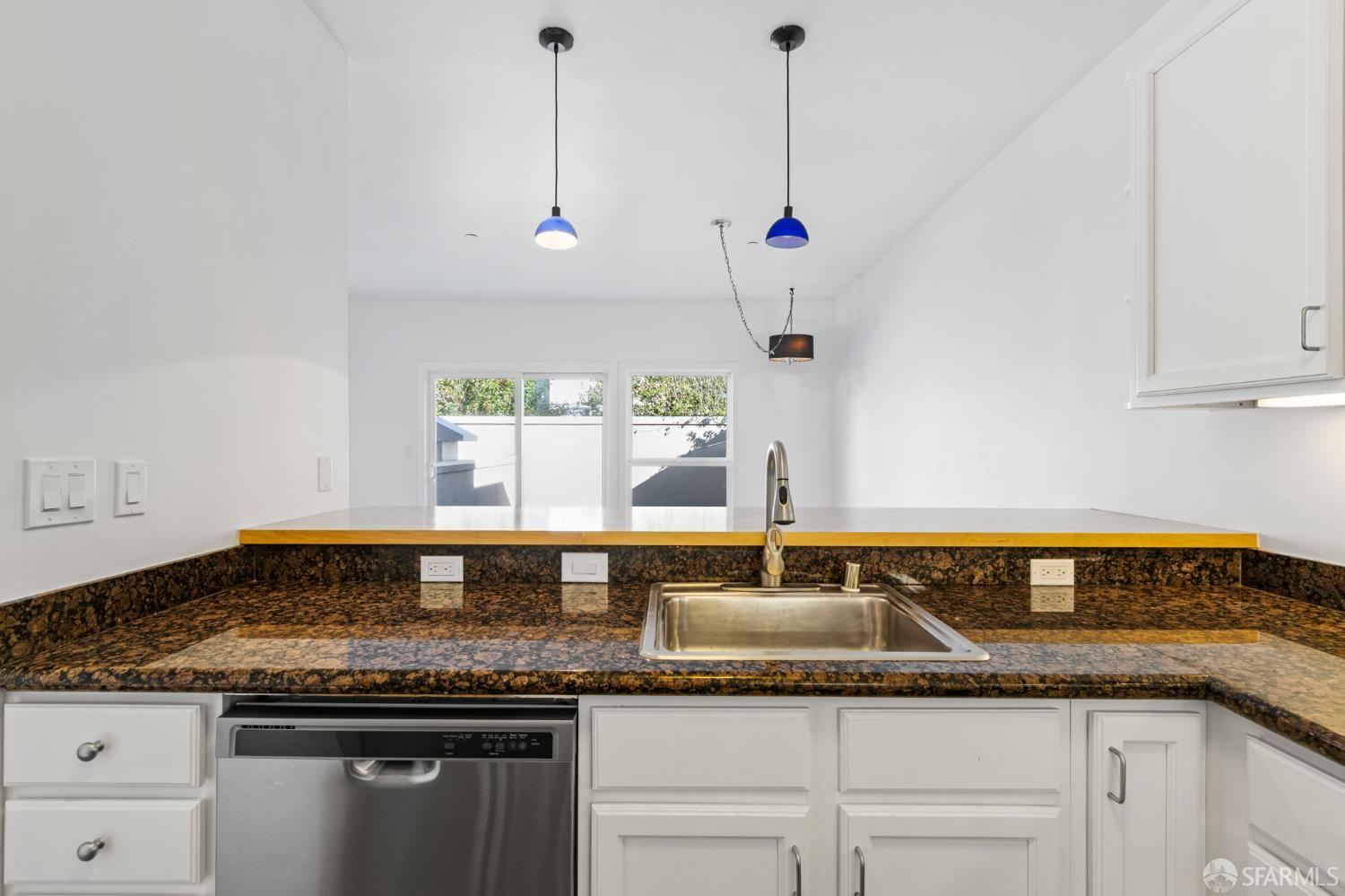 Photo #13: 425071712 Listing: Photo #13
