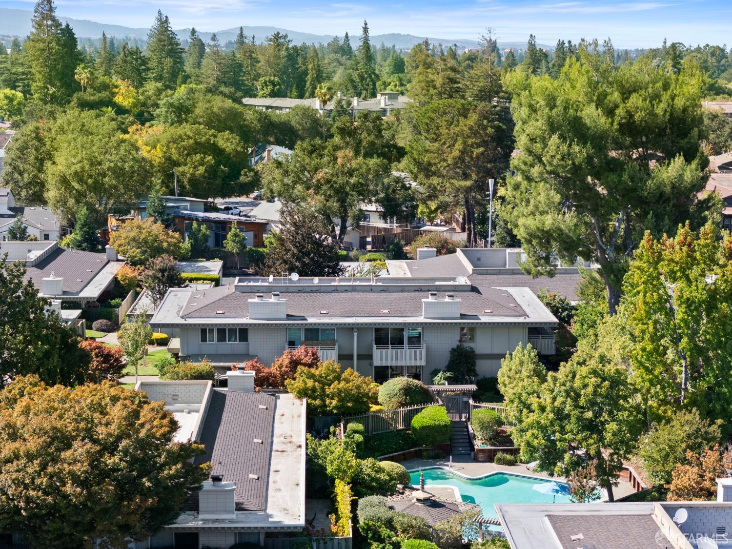 Detail Gallery Image 50 of 55 For 37 Los Altos Sqr, Los Altos,  CA 94022 - 2 Beds | 2/1 Baths