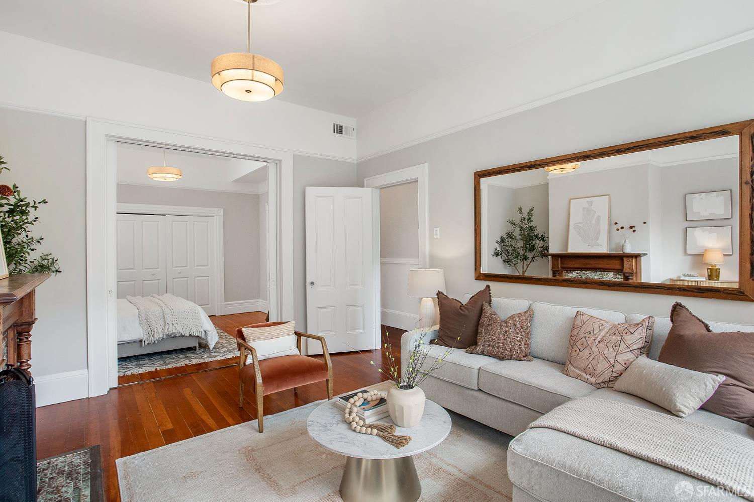 Detail Gallery Image 4 of 22 For 16 Henry St, San Francisco,  CA 94114 - 2 Beds | 1 Baths