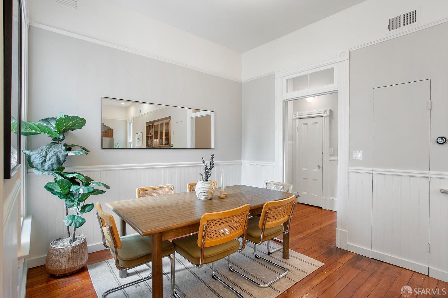 Detail Gallery Image 8 of 22 For 16 Henry St, San Francisco,  CA 94114 - 2 Beds | 1 Baths