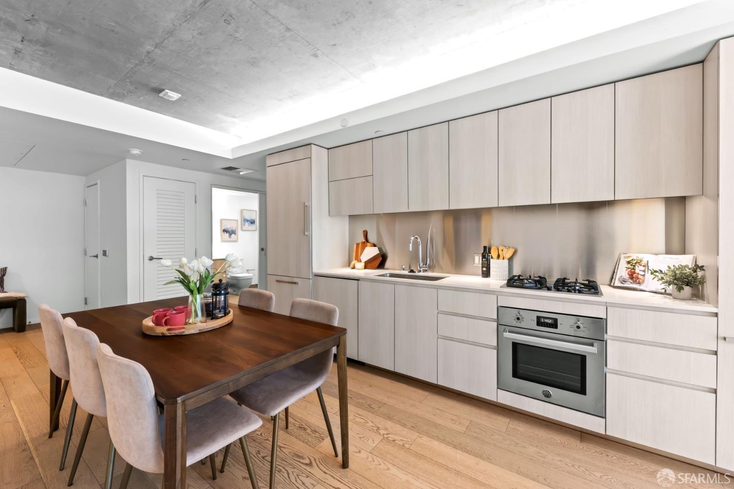 Photo #2: 425059640 Listing: Photo #2