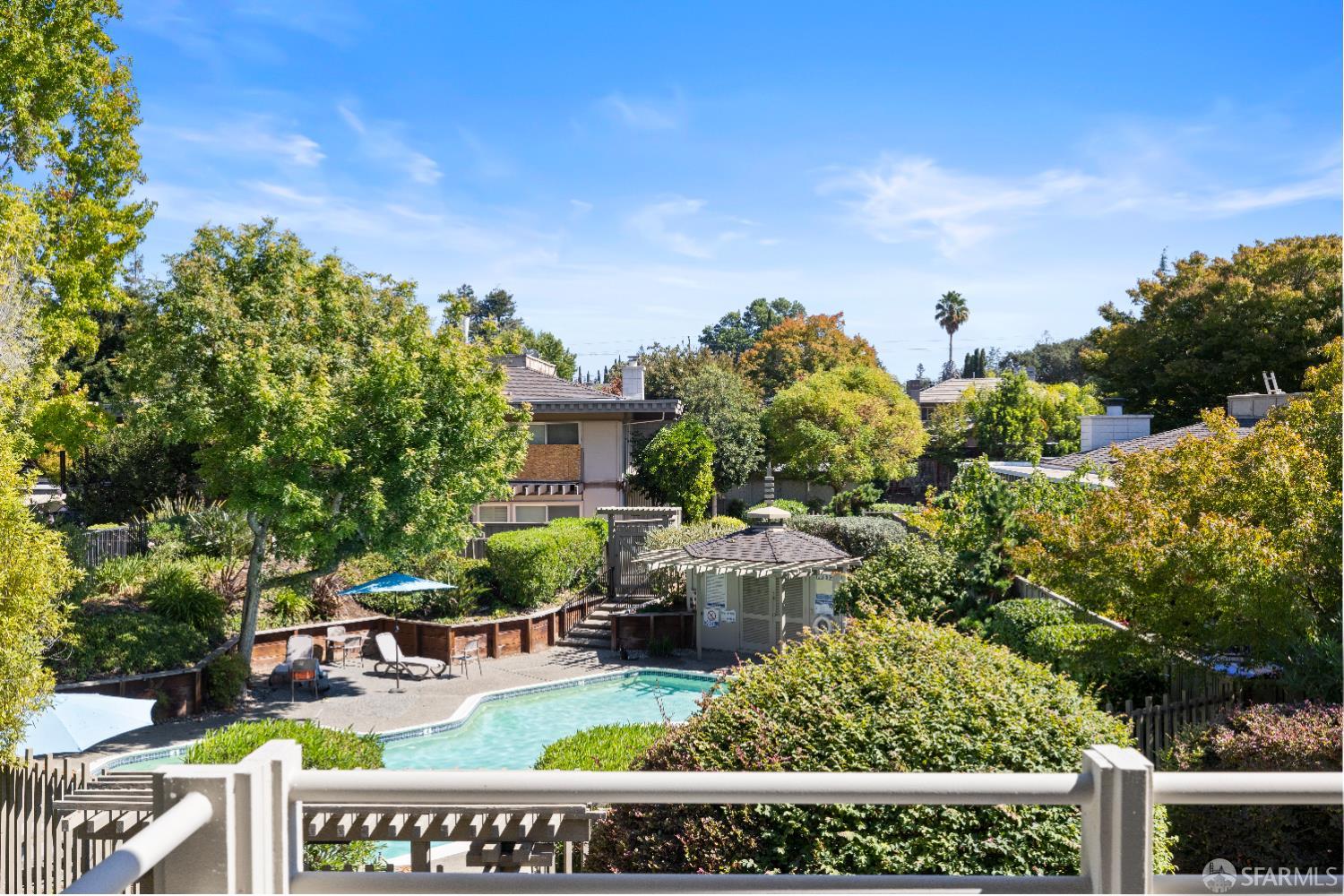 Detail Gallery Image 36 of 55 For 37 Los Altos Sqr, Los Altos,  CA 94022 - 2 Beds | 2/1 Baths