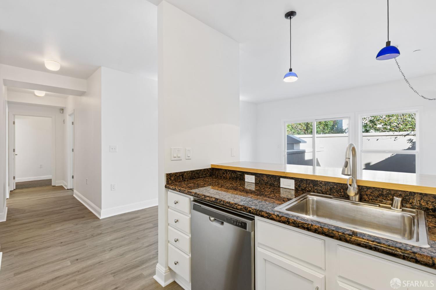 Photo #12: 425071712 Listing: Photo #12