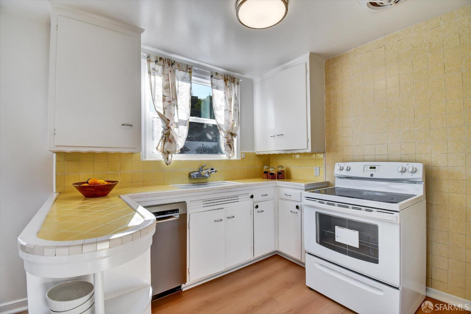 Detail Gallery Image 18 of 40 For 19 Robinson Dr, San Francisco,  CA 94112 - 3 Beds | 2 Baths