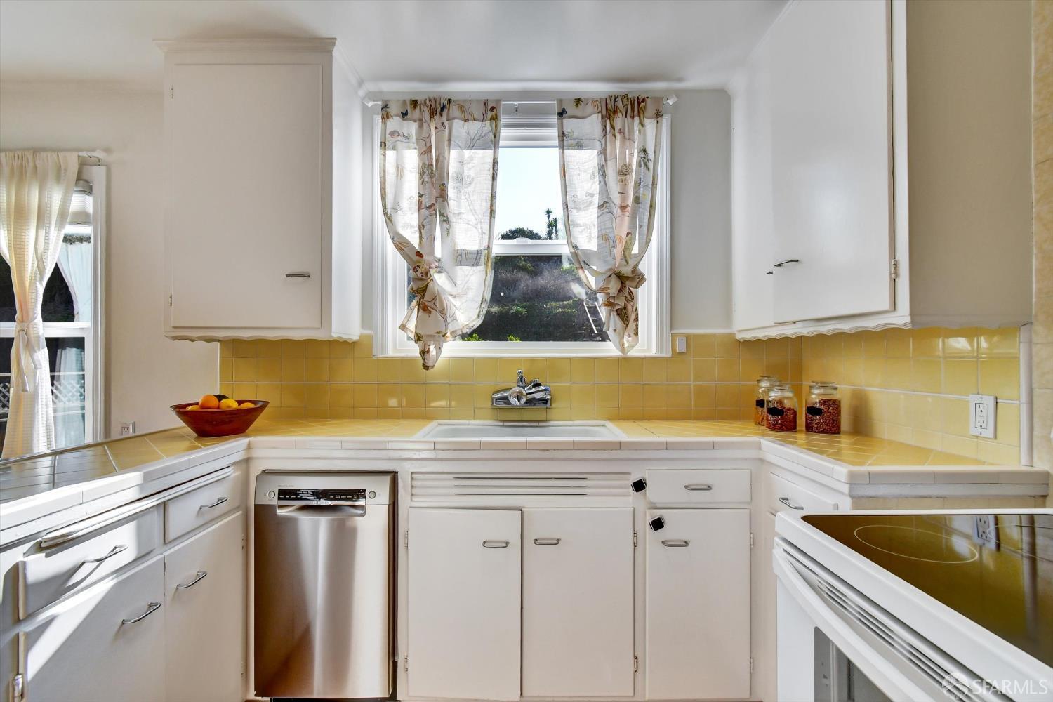 Detail Gallery Image 19 of 40 For 19 Robinson Dr, San Francisco,  CA 94112 - 3 Beds | 2 Baths