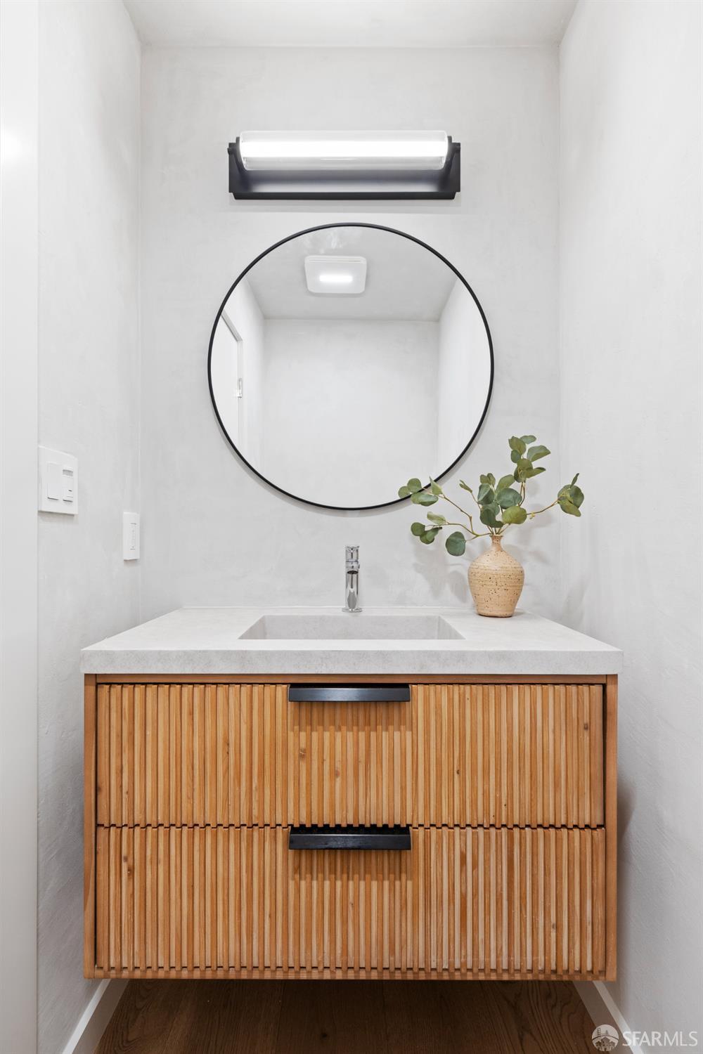 Detail Gallery Image 29 of 55 For 37 Los Altos Sqr, Los Altos,  CA 94022 - 2 Beds | 2/1 Baths