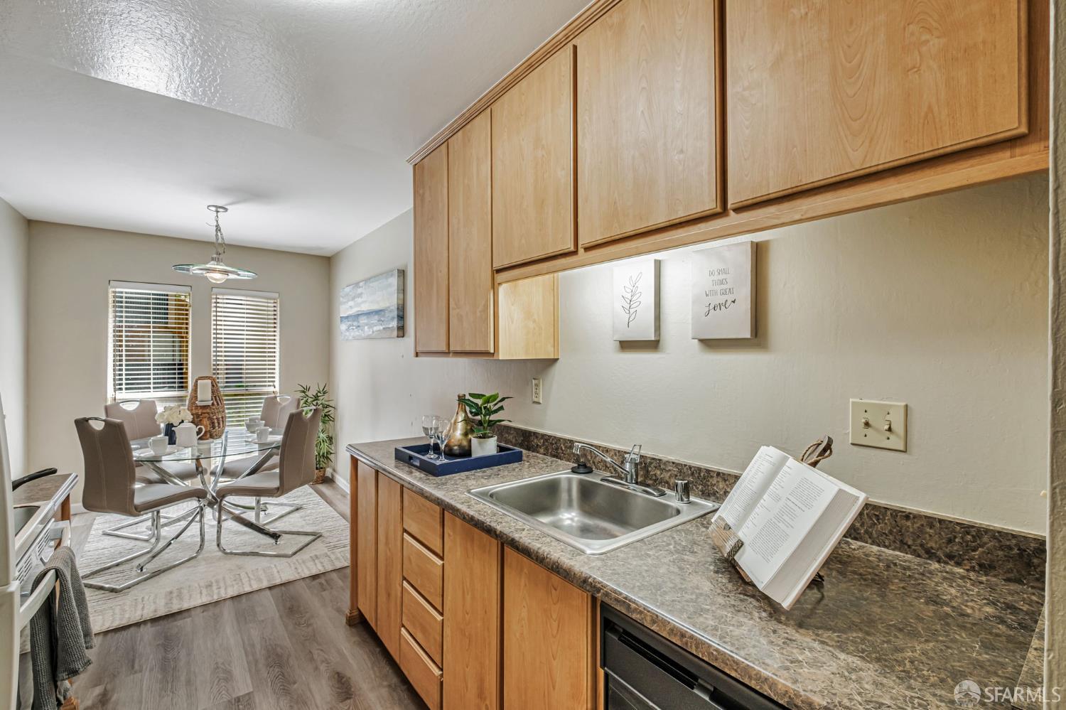 Detail Gallery Image 7 of 22 For 150 Sharene Ln #108,  Walnut Creek,  CA 94596 - 2 Beds | 2 Baths