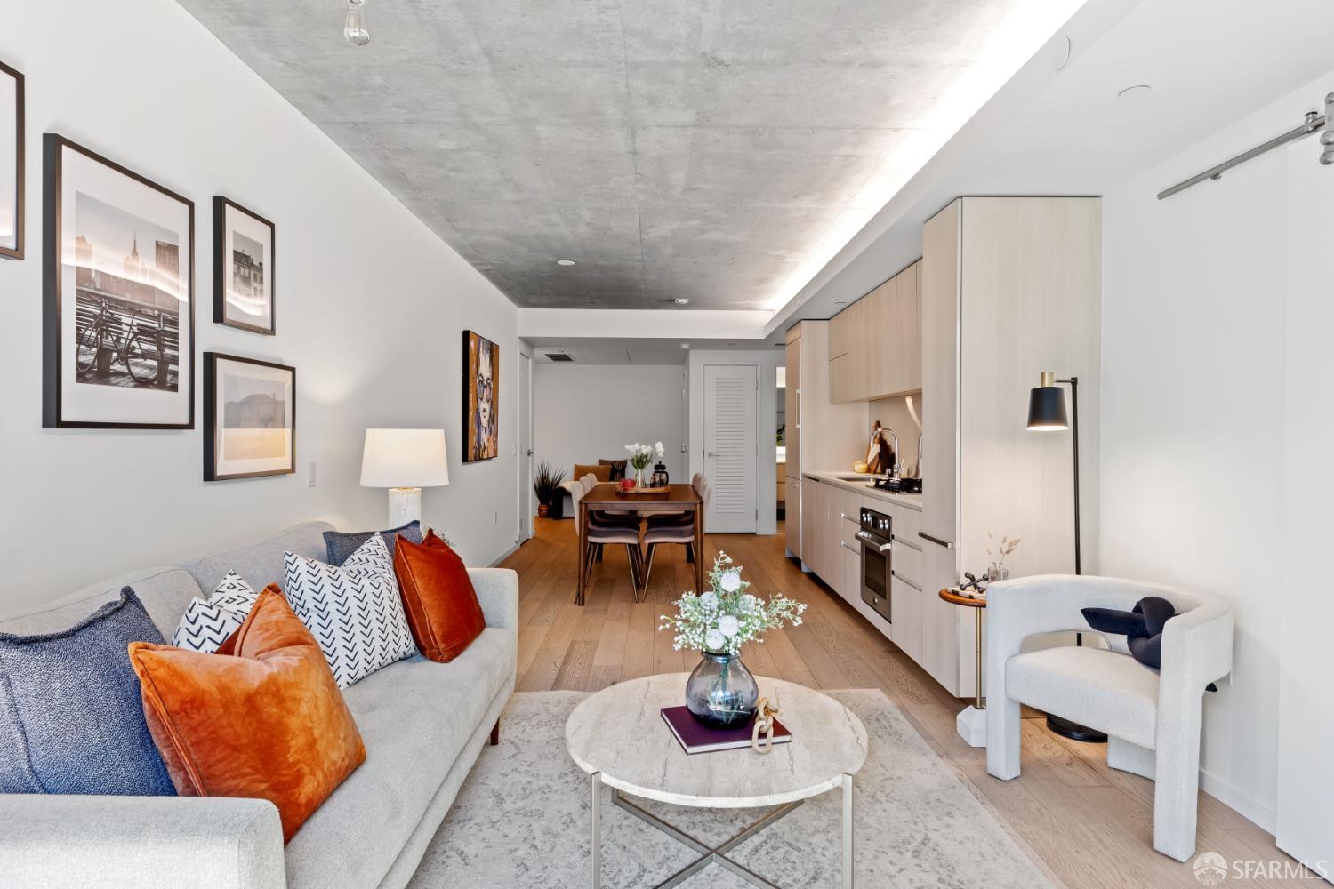 Photo #4: 425059640 Listing: Photo #4