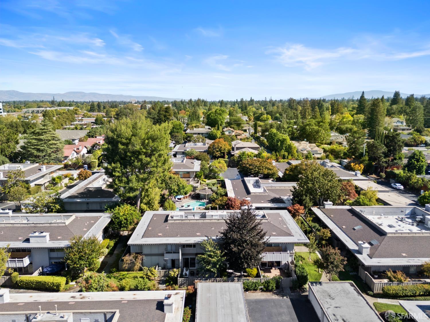 Detail Gallery Image 2 of 55 For 37 Los Altos Sqr, Los Altos,  CA 94022 - 2 Beds | 2/1 Baths