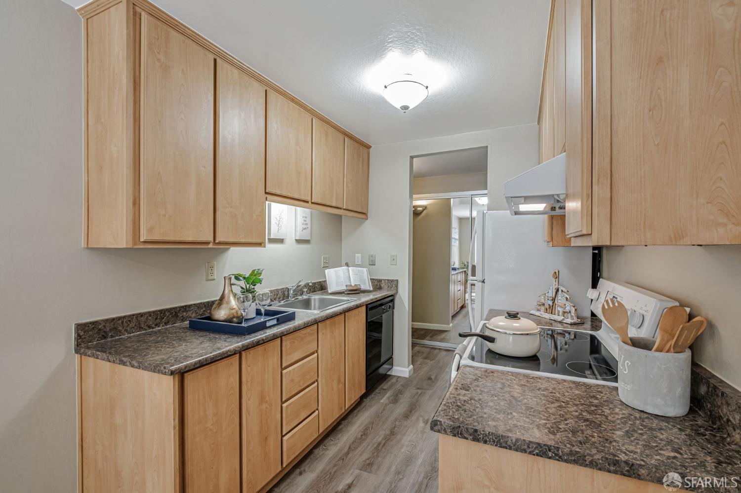 Detail Gallery Image 6 of 22 For 150 Sharene Ln #108,  Walnut Creek,  CA 94596 - 2 Beds | 2 Baths