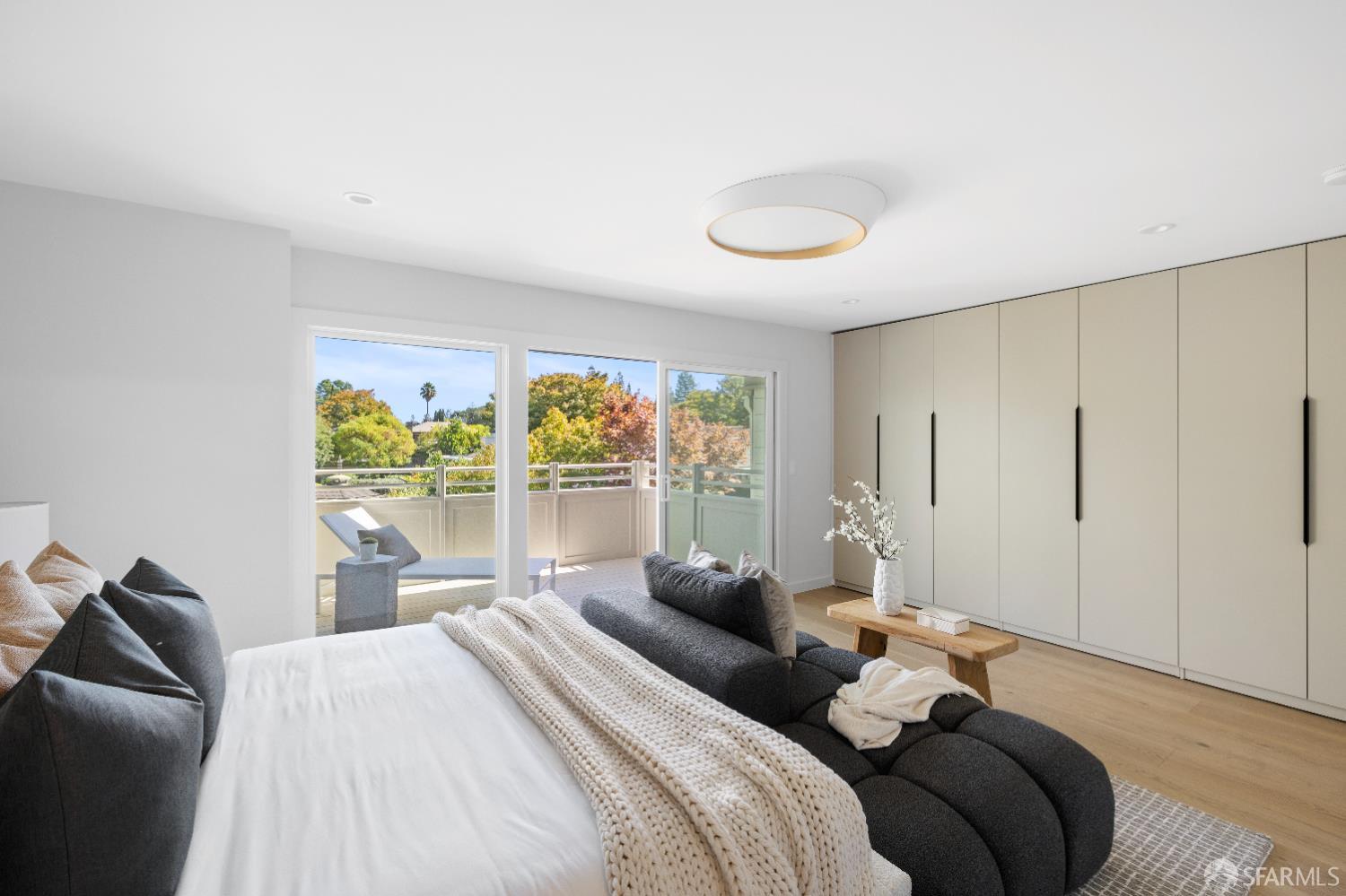 Detail Gallery Image 33 of 55 For 37 Los Altos Sqr, Los Altos,  CA 94022 - 2 Beds | 2/1 Baths