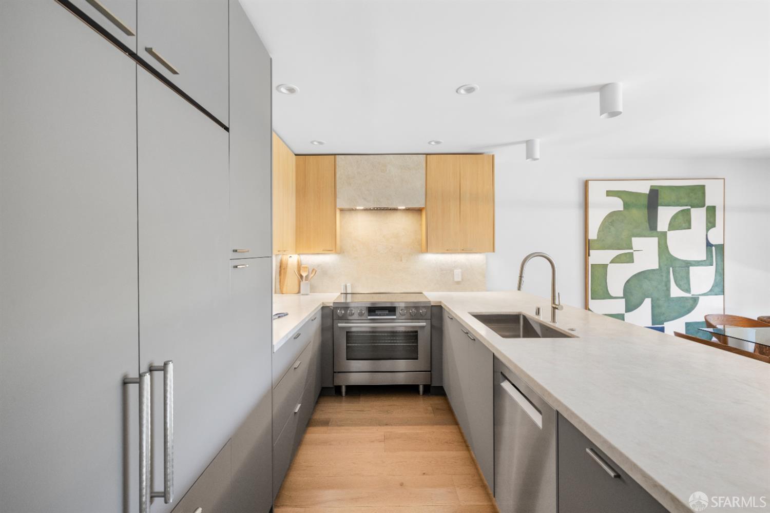 Detail Gallery Image 20 of 55 For 37 Los Altos Sqr, Los Altos,  CA 94022 - 2 Beds | 2/1 Baths