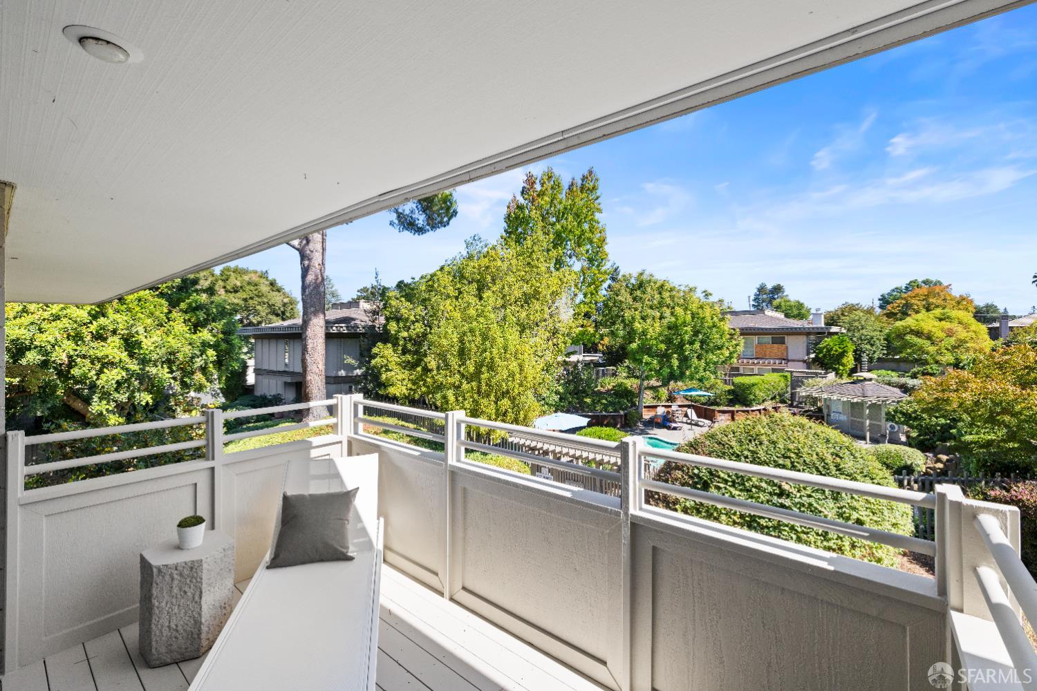 Detail Gallery Image 35 of 55 For 37 Los Altos Sqr, Los Altos,  CA 94022 - 2 Beds | 2/1 Baths