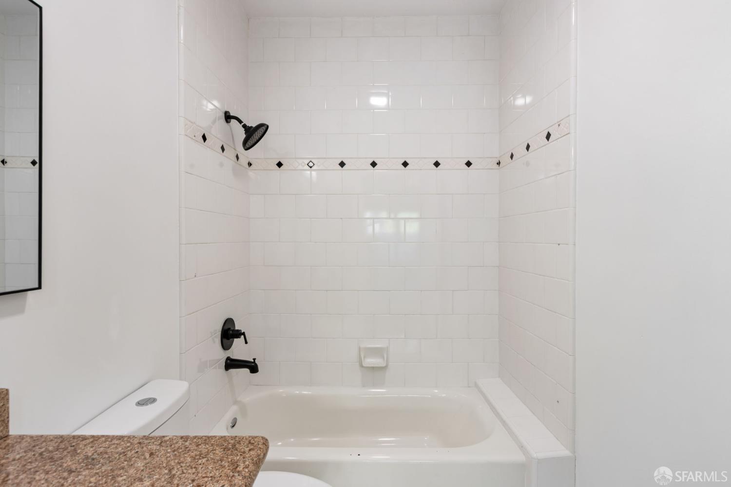 Photo #35: 425071712 Listing: Photo #35