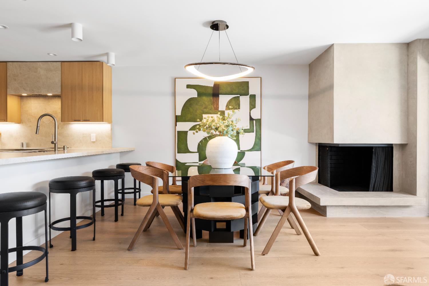 Detail Gallery Image 17 of 55 For 37 Los Altos Sqr, Los Altos,  CA 94022 - 2 Beds | 2/1 Baths