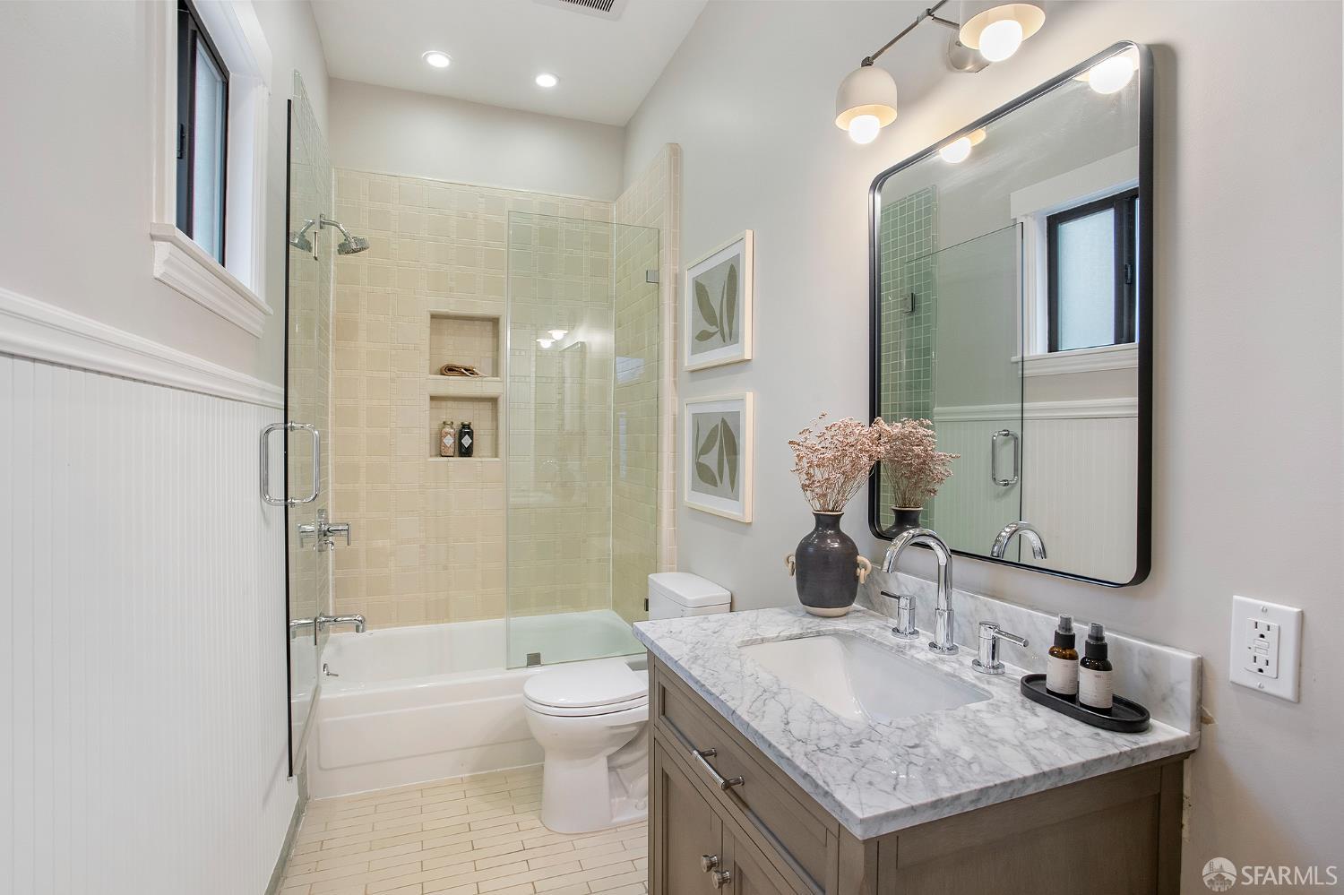 Detail Gallery Image 12 of 22 For 16 Henry St, San Francisco,  CA 94114 - 2 Beds | 1 Baths