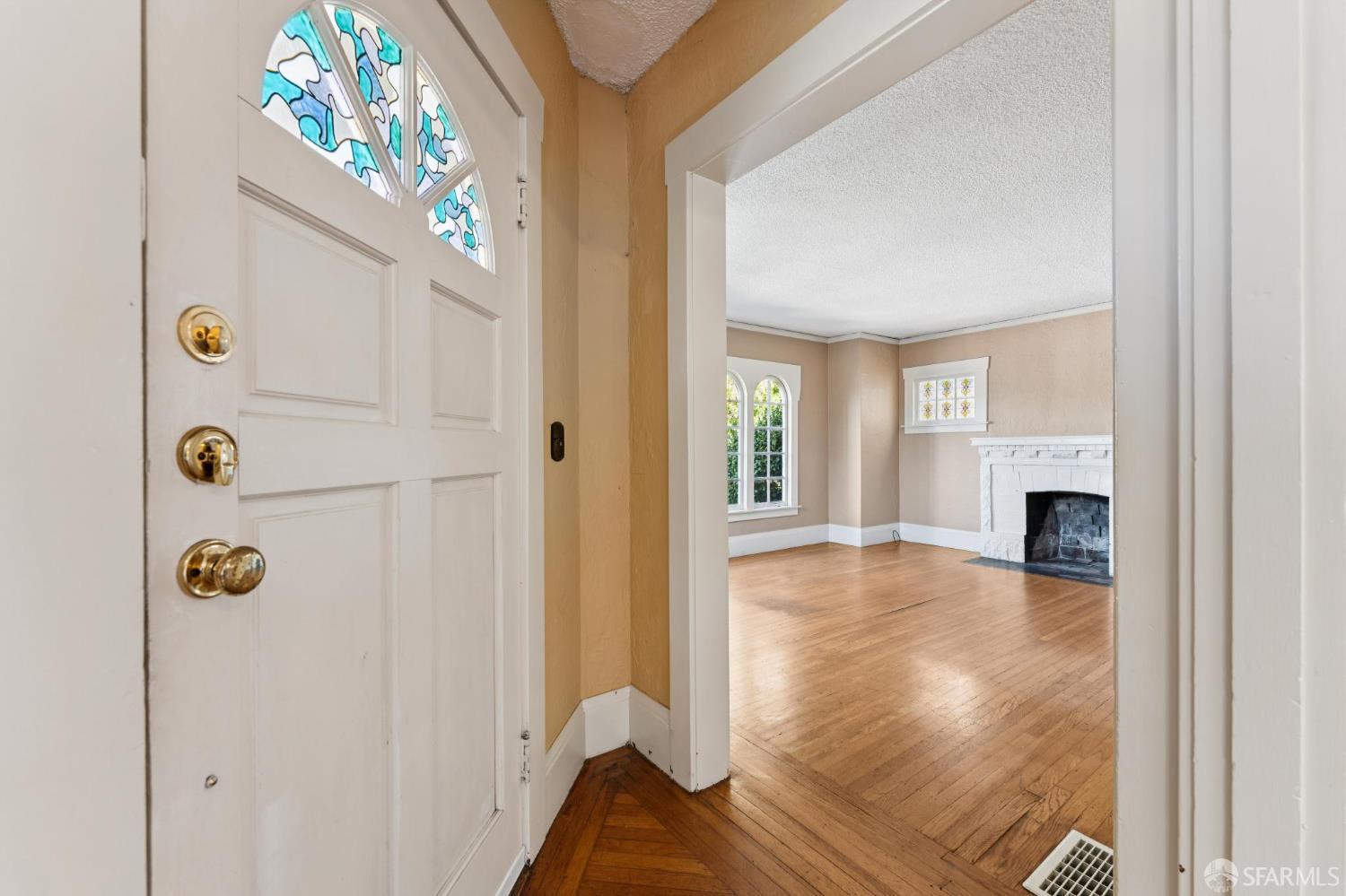 Detail Gallery Image 5 of 59 For 3900 Laurel Ave, Oakland,  CA 94602 - 2 Beds | 1 Baths