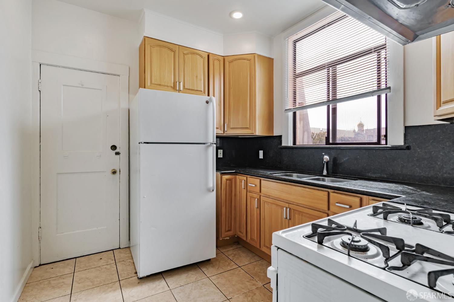 Detail Gallery Image 6 of 46 For 2201 Clement St, San Francisco,  CA 94121 - – Beds | – Baths