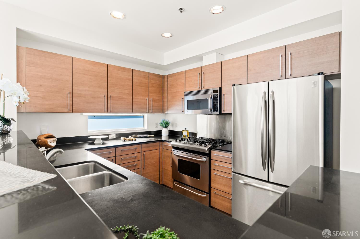 Detail Gallery Image 35 of 44 For 200 2nd St #401,  Oakland,  CA 94607 - 3 Beds | 2 Baths