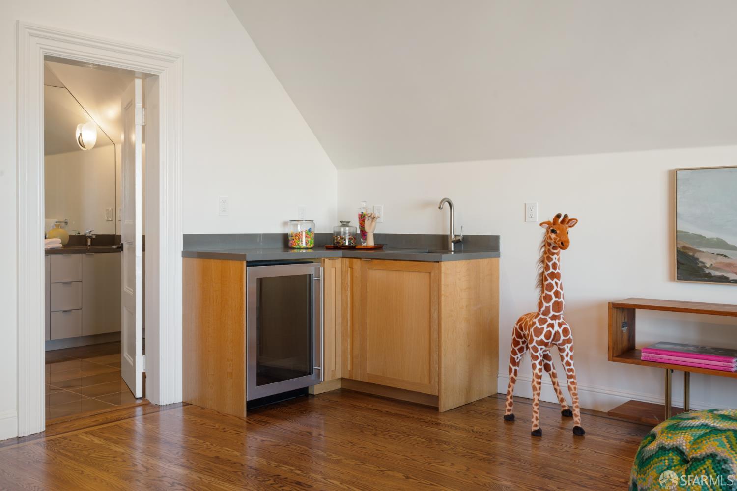 Detail Gallery Image 46 of 64 For 199 Carl St, San Francisco,  CA 94117 - 5 Beds | 4/2 Baths