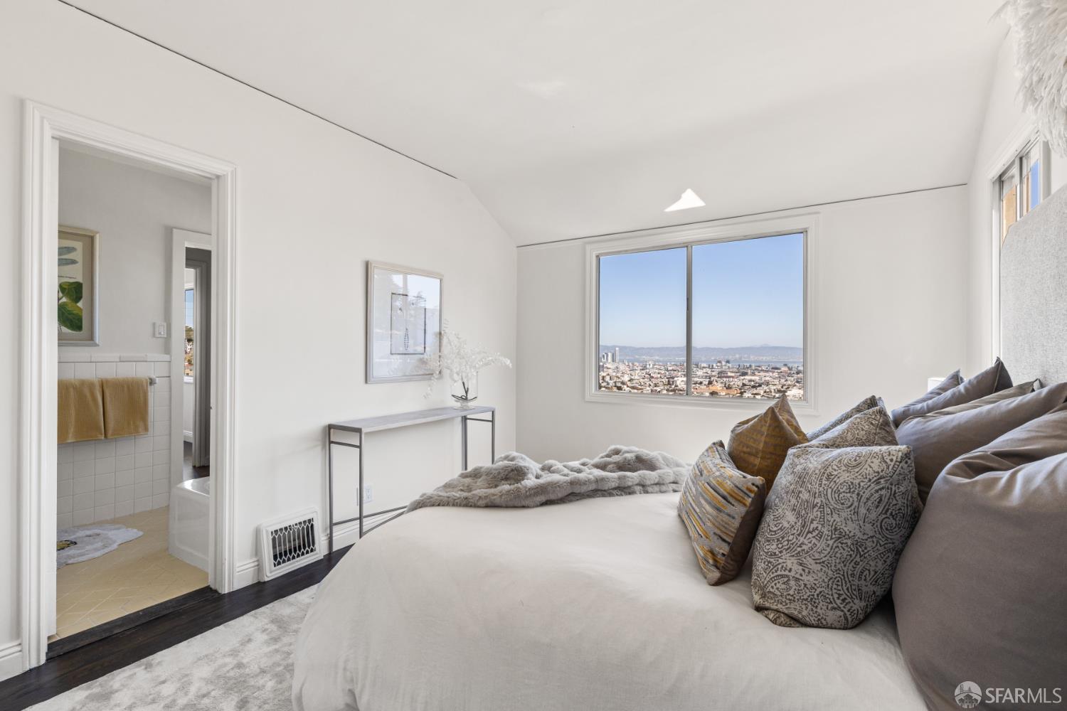 Detail Gallery Image 49 of 72 For 101 Graystone Ter, San Francisco,  CA 94114 - 3 Beds | 2/1 Baths