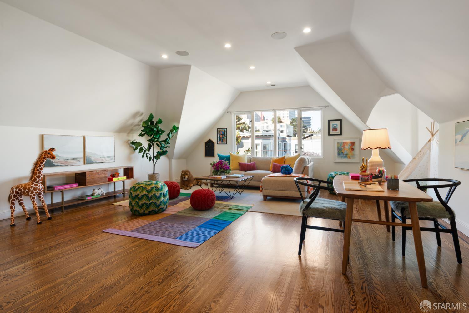 Detail Gallery Image 43 of 64 For 199 Carl St, San Francisco,  CA 94117 - 5 Beds | 4/2 Baths