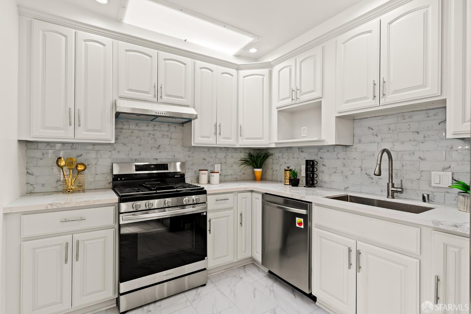 Detail Gallery Image 11 of 50 For 730 Santiago St, San Francisco,  CA 94116 - 3 Beds | 2 Baths